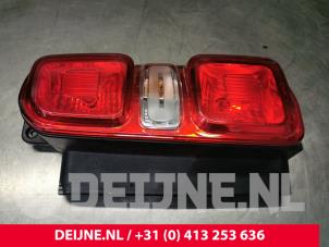 Używane Tylne swiatlo pozycyjne prawe Opel Vivaro 2.0 CDTI 150 Cena € 90,75 Z VAT oferowane przez van Deijne Onderdelen Uden B.V.