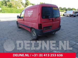 Gebrauchte Rücklicht links Peugeot Partner 1.9D Preis auf Anfrage angeboten von van Deijne Onderdelen Uden B.V.