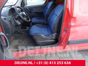 Usados Cinturón de seguridad izquierda delante Peugeot Partner 1.9D Precio de solicitud ofrecido por van Deijne Onderdelen Uden B.V.