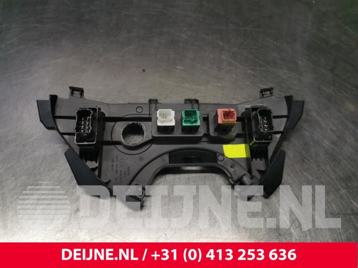 Interruptor de ventanilla eléctrica de un Peugeot Partner (GC/GF/GG/GJ/GK) 1.6 HDI, BlueHDI 75 2013