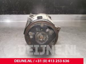 Usados Bomba de aire acondicionado Renault Trafic New (FL) 2.5 dCi 16V 145 Precio € 121,00 IVA incluido ofrecido por van Deijne Onderdelen Uden B.V.