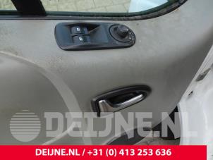 Usados Interruptor de ventanilla eléctrica Renault Trafic New (FL) 2.5 dCi 16V 145 Precio de solicitud ofrecido por van Deijne Onderdelen Uden B.V.