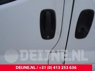 Used Door handle 2-door, left Renault Trafic New (FL) 2.5 dCi 16V 145 Price on request offered by van Deijne Onderdelen Uden B.V.