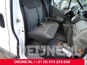 Usados Cinturón de seguridad derecha delante Renault Trafic New (FL) 2.5 dCi 16V 145 Precio € 90,75 IVA incluido ofrecido por van Deijne Onderdelen Uden B.V.