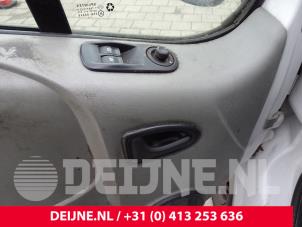 Usados Interruptor de ventanilla eléctrica Renault Trafic New (FL) 2.0 dCi 16V 90 Precio de solicitud ofrecido por van Deijne Onderdelen Uden B.V.