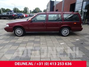 Used Rear door 4-door, left Volvo 960 I Estate 2.5i 24V Price on request offered by van Deijne Onderdelen Uden B.V.