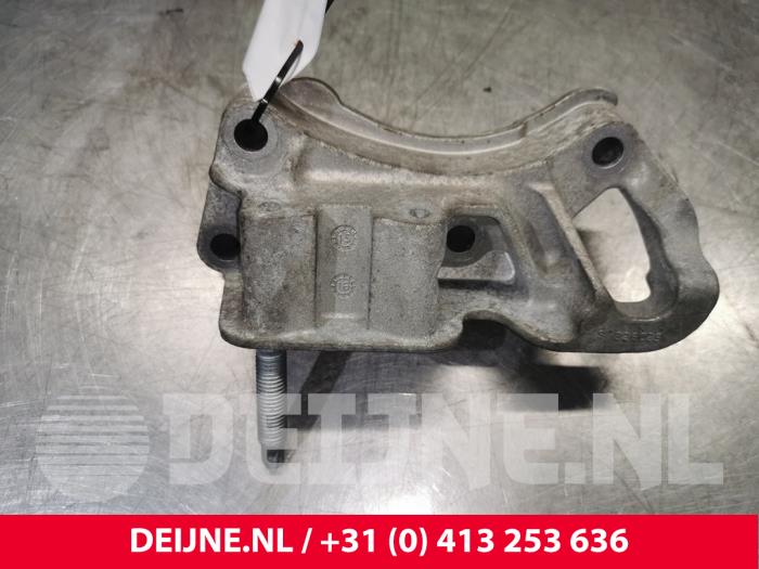 Used Engine mount Ford Transit Connect (PJ2) 1.6 TDCi 16V 75 Price € 30,25 Inclusive VAT offered by van Deijne Onderdelen Uden B.V.