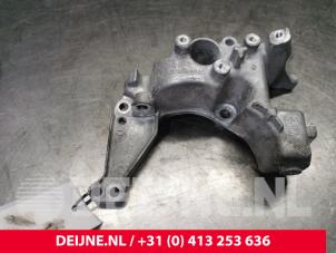 Used Alternator lower bracket Peugeot Expert (VA/VB/VE/VF/VY) 1.5 BlueHDi 100 Price € 36,30 Inclusive VAT offered by van Deijne Onderdelen Uden B.V.