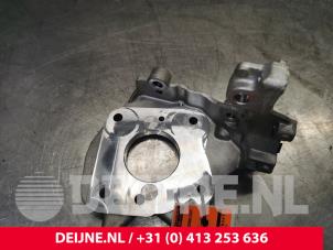 Used Diesel pump bracket Peugeot Expert (VA/VB/VE/VF/VY) 1.5 BlueHDi 100 Price € 48,40 Inclusive VAT offered by van Deijne Onderdelen Uden B.V.