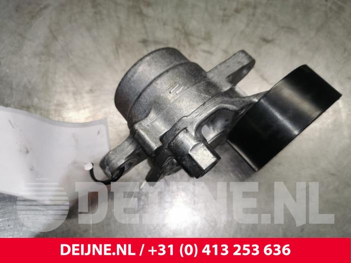 Usados Rodillo tensor correa múltiple Peugeot Expert (V1/VA/VB/VE/VF/VT/VY) 1.5 BlueHDi 100 Precio € 24,20 IVA incluido ofrecido por van Deijne Onderdelen Uden B.V.
