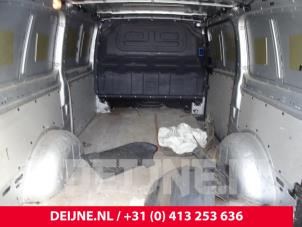 Usagé Cloison cabine Mercedes Vito (447.6) 1.6 111 CDI 16V Prix € 242,00 Prix TTC proposé par van Deijne Onderdelen Uden B.V.