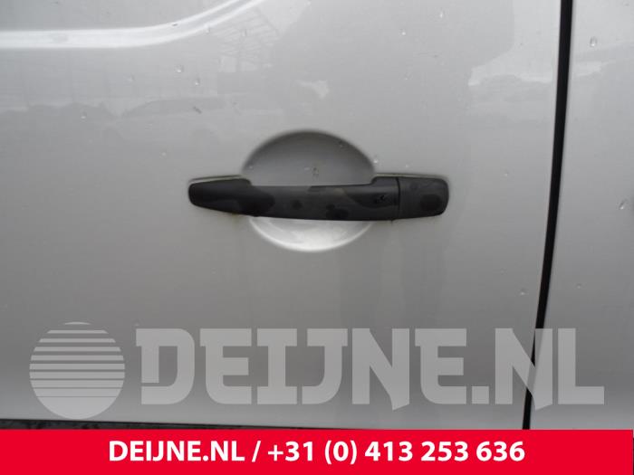 Sliding door handle, right from a Peugeot Partner (GC/GF/GG/GJ/GK) 1.6 HDI 90 2012