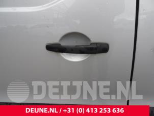 Used Sliding door handle, right Peugeot Partner (GC/GF/GG/GJ/GK) 1.6 HDI 90 Price on request offered by van Deijne Onderdelen Uden B.V.