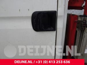 Gebrauchte Türgriff 4-türig links hinten Iveco New Daily IV 40C12 Preis auf Anfrage angeboten von van Deijne Onderdelen Uden B.V.