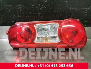 Gebrauchte Rücklicht links Peugeot Partner Tepee (7A/B/C/D/E/F/G/J/P/S) 1.6 HDiF 90 16V Phase 1 Preis € 48,40 Mit Mehrwertsteuer angeboten von van Deijne Onderdelen Uden B.V.