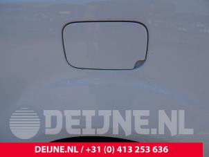 Usados Tapa de depósito Peugeot Partner Tepee (7A/B/C/D/E/F/G/J/P/S) 1.6 HDiF 90 16V Phase 1 Precio € 30,25 IVA incluido ofrecido por van Deijne Onderdelen Uden B.V.