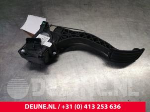 Used Accelerator pedal Opel Vivaro 1.5 CDTI 102 Price € 36,30 Inclusive VAT offered by van Deijne Onderdelen Uden B.V.
