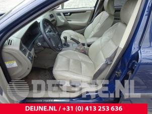 Used Front seatbelt, left Volvo V70 (SW) 2.4 20V 140 Bifuel Price on request offered by van Deijne Onderdelen Uden B.V.