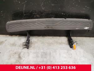 Gebrauchte Trittbrett hinten Hyundai H-350 2.5 CRDi Preis € 181,50 Mit Mehrwertsteuer angeboten von van Deijne Onderdelen Uden B.V.