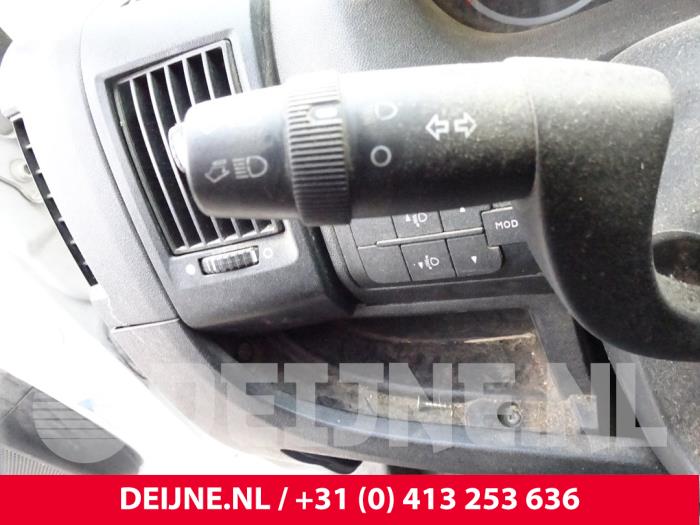 Steering column stalk from a Citroën Jumper (U9) 2.2 HDi 110 Euro 5 2012