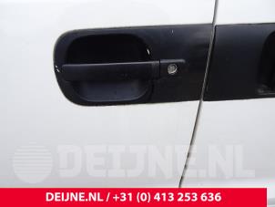 Używane Uchwyt drzwi lewych wersja 2-drzwiowa Hyundai H-300 2.5 CRDi Cena na żądanie oferowane przez van Deijne Onderdelen Uden B.V.