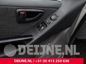 Used Electric window switch Hyundai H-300 2.5 CRDi Price on request offered by van Deijne Onderdelen Uden B.V.