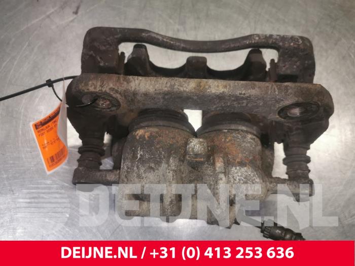 Gebrauchte Bremszange links vorne Fiat Scudo (270) 2.0 D Multijet Preis € 36,30 Mit Mehrwertsteuer angeboten von van Deijne Onderdelen Uden B.V.