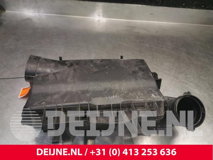 Cuerpo de filtro de aire de un Mercedes-Benz Vito (447.6) 1.6 111 CDI 16V 2015