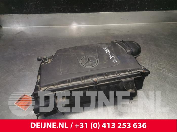Cuerpo de filtro de aire de un Mercedes-Benz Vito (447.6) 1.6 111 CDI 16V 2015