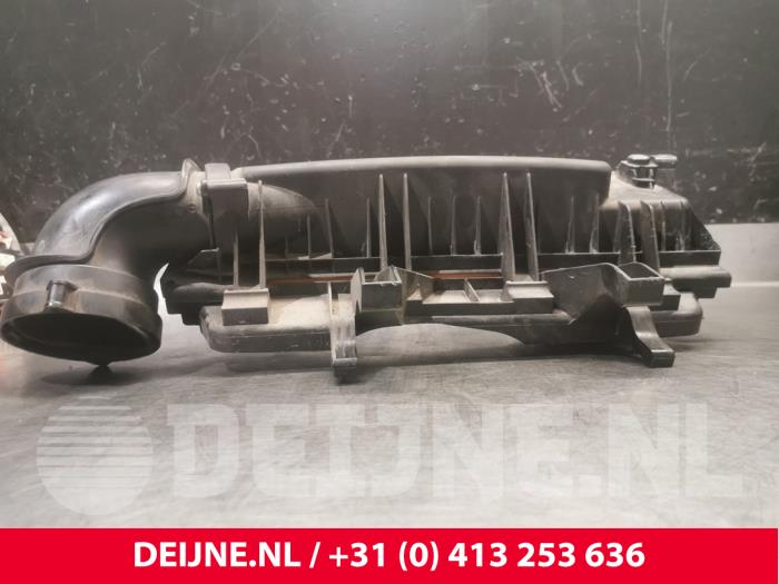 Boîtier filtre à air d'un Mercedes-Benz Vito (447.6) 1.6 111 CDI 16V 2015