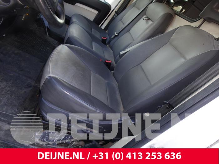 Seat, left from a Peugeot Boxer (U9) 2.2 HDi 130 Euro 5 2015