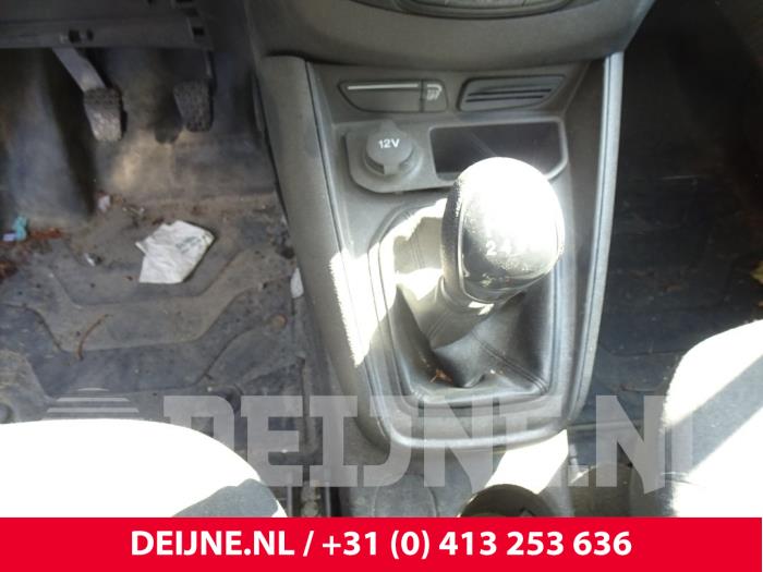Gear stick from a Ford Transit Courier 1.5 TDCi 75 2019