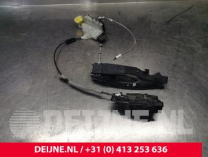 Begagnade Dörrhandtag, 2-dörrars, vänster Citroen Jumpy 2.0 Blue HDI 180 Pris € 72,60 Inklusive moms erbjuds av van Deijne Onderdelen Uden B.V.