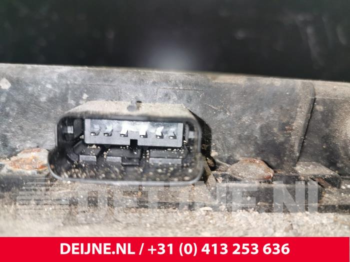 Depósito Adblue de un Citroën Berlingo 1.6 BlueHDI 100 2019