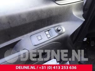 Usagé Commutateur vitre électrique Citroen Berlingo 1.6 BlueHDI 100 Prix sur demande proposé par van Deijne Onderdelen Uden B.V.