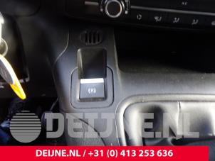 Usagé Commutateur frein à main Citroen Berlingo 1.6 BlueHDI 100 Prix sur demande proposé par van Deijne Onderdelen Uden B.V.