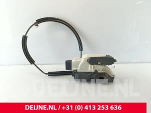 Begagnade Låsmekanism, skjutdörr, höger Citroen Berlingo 1.6 BlueHDI 100 Pris € 66,55 Inklusive moms erbjuds av van Deijne Onderdelen Uden B.V.