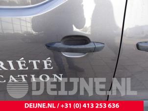 Usados Manilla de puerta corredera derecha Citroen Berlingo 1.6 BlueHDI 100 Precio de solicitud ofrecido por van Deijne Onderdelen Uden B.V.