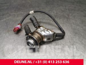 Usagé Injecteur Adblue Volkswagen Caddy IV 2.0 TDI 75 Prix € 133,10 Prix TTC proposé par van Deijne Onderdelen Uden B.V.