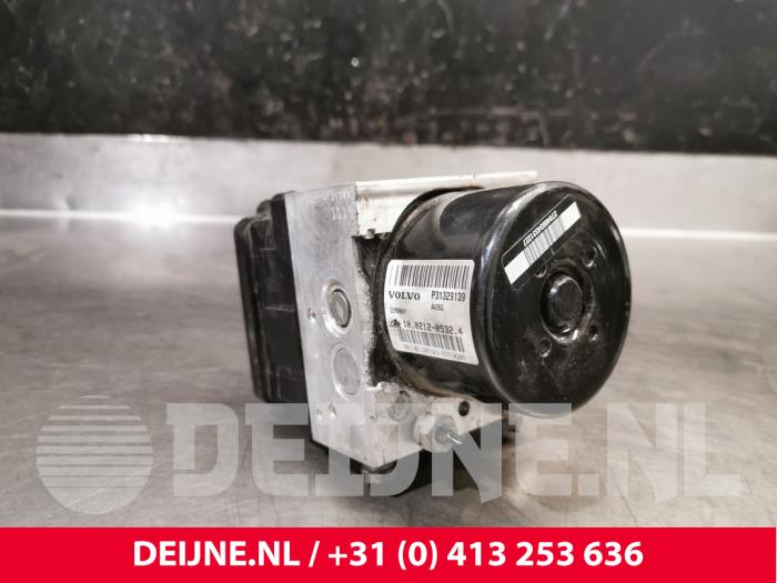 Usagé Bloc ABS Volvo V70 (BW) 2.0 D4 20V Prix € 100,00 Règlement à la marge proposé par van Deijne Onderdelen Uden B.V.