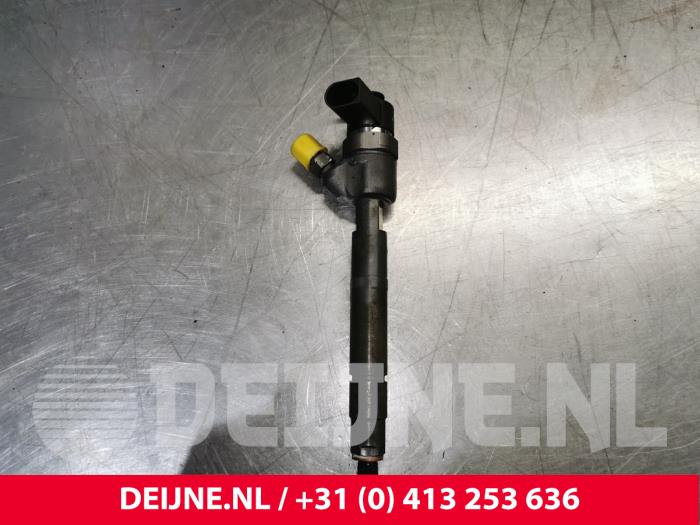 Usagé Injecteurs Mercedes Vito Prix € 151,25 Prix TTC proposé par van Deijne Onderdelen Uden B.V.