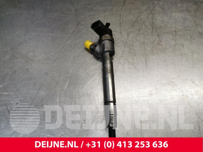 Usagé Injecteurs Mercedes Vito Prix € 151,25 Prix TTC proposé par van Deijne Onderdelen Uden B.V.