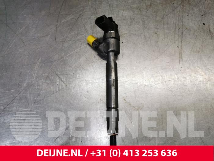 Usagé Injecteurs Mercedes Vito Prix € 151,25 Prix TTC proposé par van Deijne Onderdelen Uden B.V.