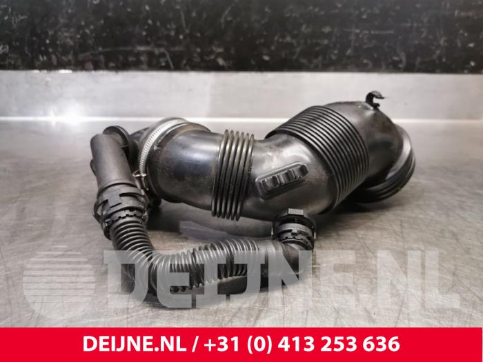 Air intake hose from a Volkswagen Caddy IV 2.0 TDI 75 2017