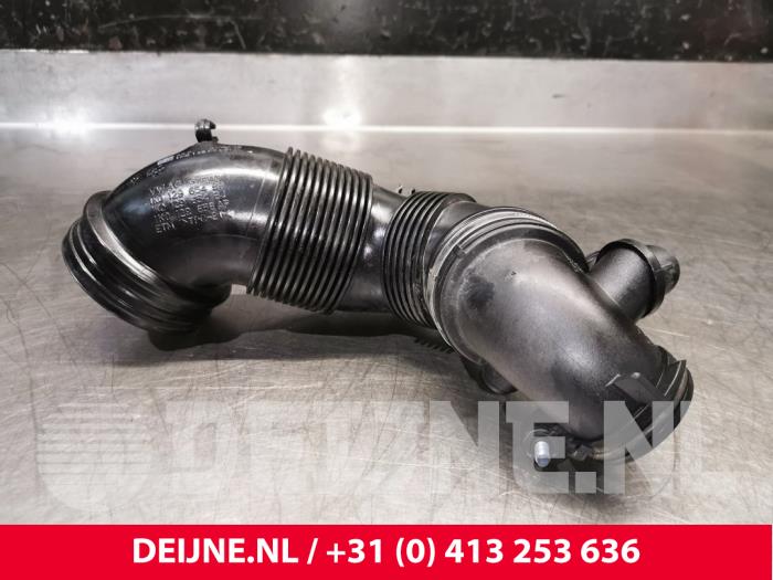 Air intake hose from a Volkswagen Caddy IV 2.0 TDI 75 2017
