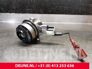 Usagé Pompe à eau Volkswagen Caddy IV 2.0 TDI 75 Prix € 42,35 Prix TTC proposé par van Deijne Onderdelen Uden B.V.