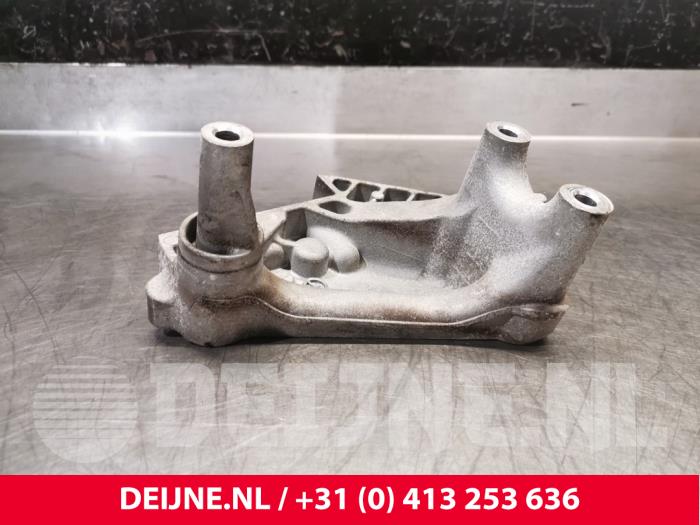 Used Engine mount Volkswagen Caddy IV 2.0 TDI 75 Price € 48,40 Inclusive VAT offered by van Deijne Onderdelen Uden B.V.