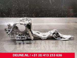 Usagé Support pompe diesel Volkswagen Caddy IV 2.0 TDI 75 Prix € 36,30 Prix TTC proposé par van Deijne Onderdelen Uden B.V.