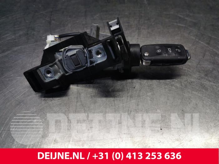 Serrure de contact + clé d'un Volkswagen Caddy IV 2.0 TDI 102 2019