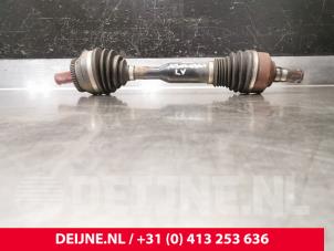 Used Front drive shaft, left Volvo XC90 I 3.2 24V Price on request offered by van Deijne Onderdelen Uden B.V.
